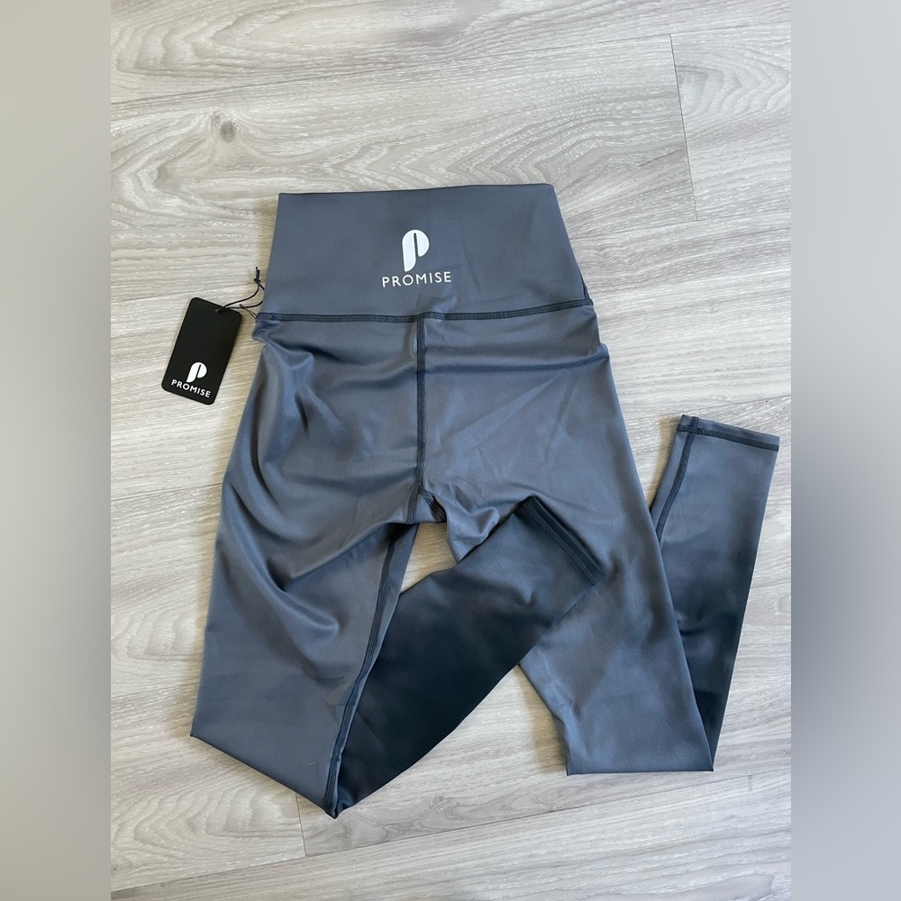 Women’s athletic set - Picture 2 of 7